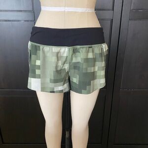 Lululemon Split Second Short Domo Pixel Desert Olive Multi / Black